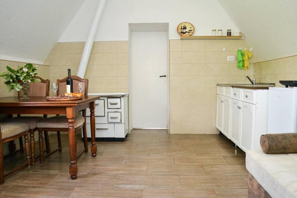 הוילה Nikšić Grandma'S Hut מראה חיצוני תמונה